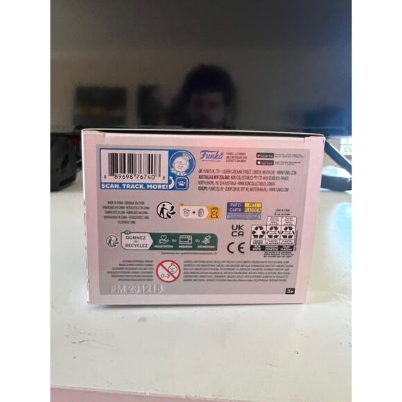 EXCLUSIVE Vash the Stampede w/ Punisher Cross Trigun #1561 Anime Manga Animation - Picture 6 of 6